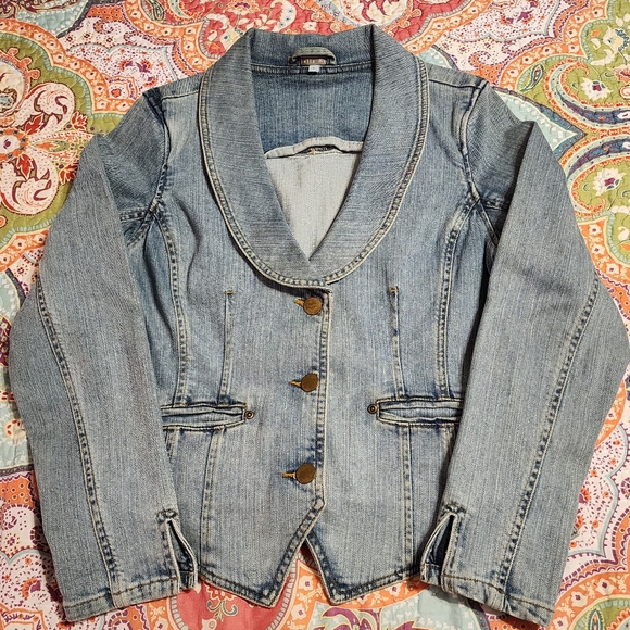 Isabella Bird Denim Blazer | Size 6 - Picture 5 of 10